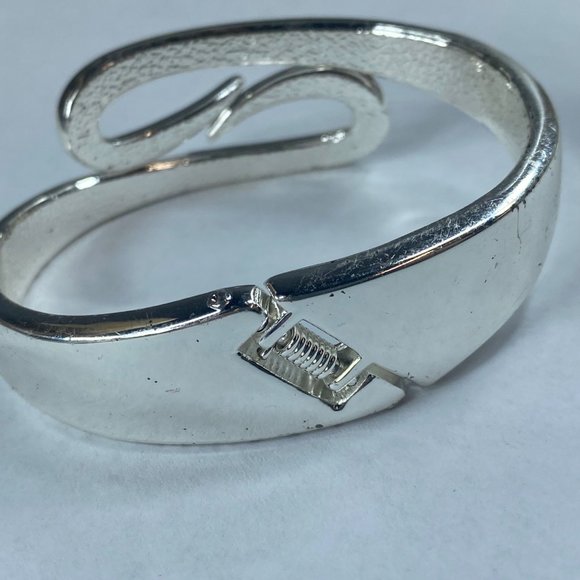 Cuff Wrap Silver Tone Bracelet Bangle Hinged Spring Adjustable Fashion Jewelry - Picture 3 of 16